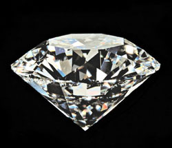 O diamante é um bom exemplo
 de uma estrutura representativa 
dos sólidos covalentes