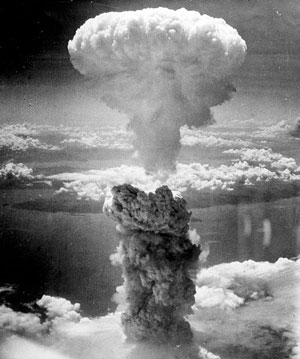 explosão da bomba Fat-man que destruiu a cidade de Nagasaki